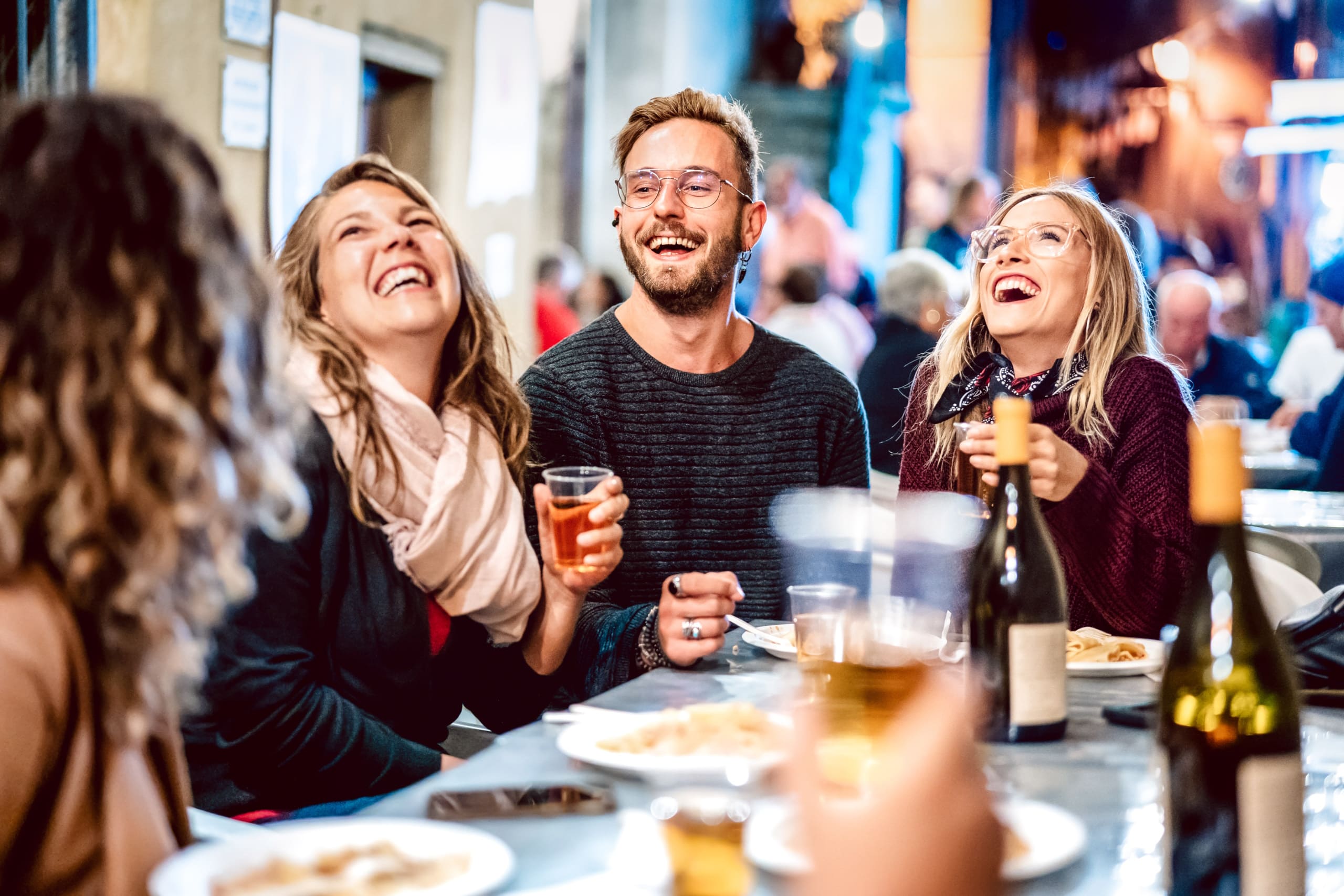 Mein Laxury – Gastronomie Gruppe von jungen Menschen in einem Restaurant